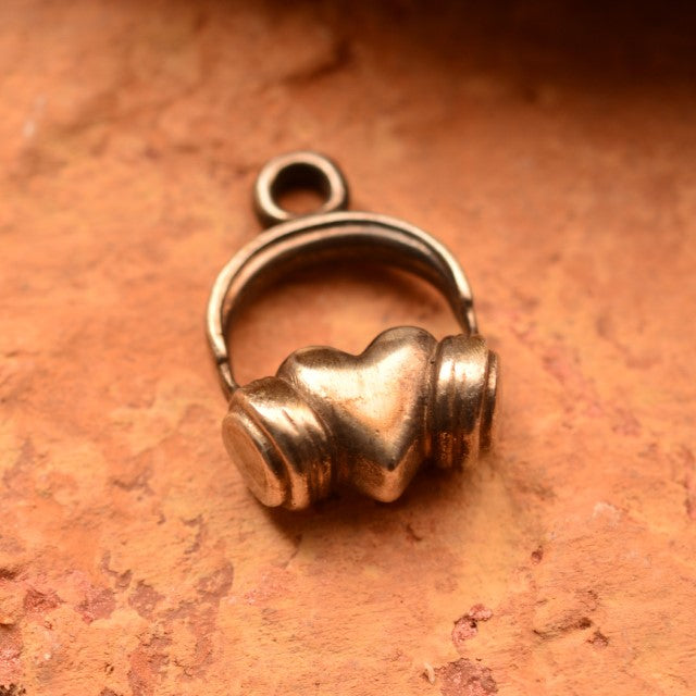 „DJ-Herz“-Anhänger aus 925er Silber mit Kopfhörern – Symbol der Liebe zur Musik, oxidierter Schmuck im Boho- und rustikalen Stil | Art Diva