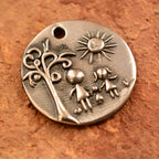 „Familie“ – Anhänger aus 925er Silber, Talisman für Liebe, familiäre Verbundenheit und die Verbindung zwischen den Generationen, skulpturaler Schmuck im Boho-Stil | Art Diva