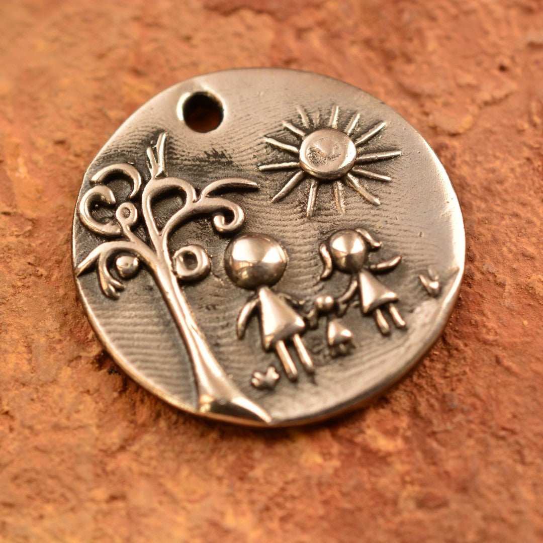 „Familie“ – Anhänger aus 925er Silber, Talisman für Liebe, familiäre Verbundenheit und die Verbindung zwischen den Generationen, skulpturaler Schmuck im Boho-Stil | Art Diva