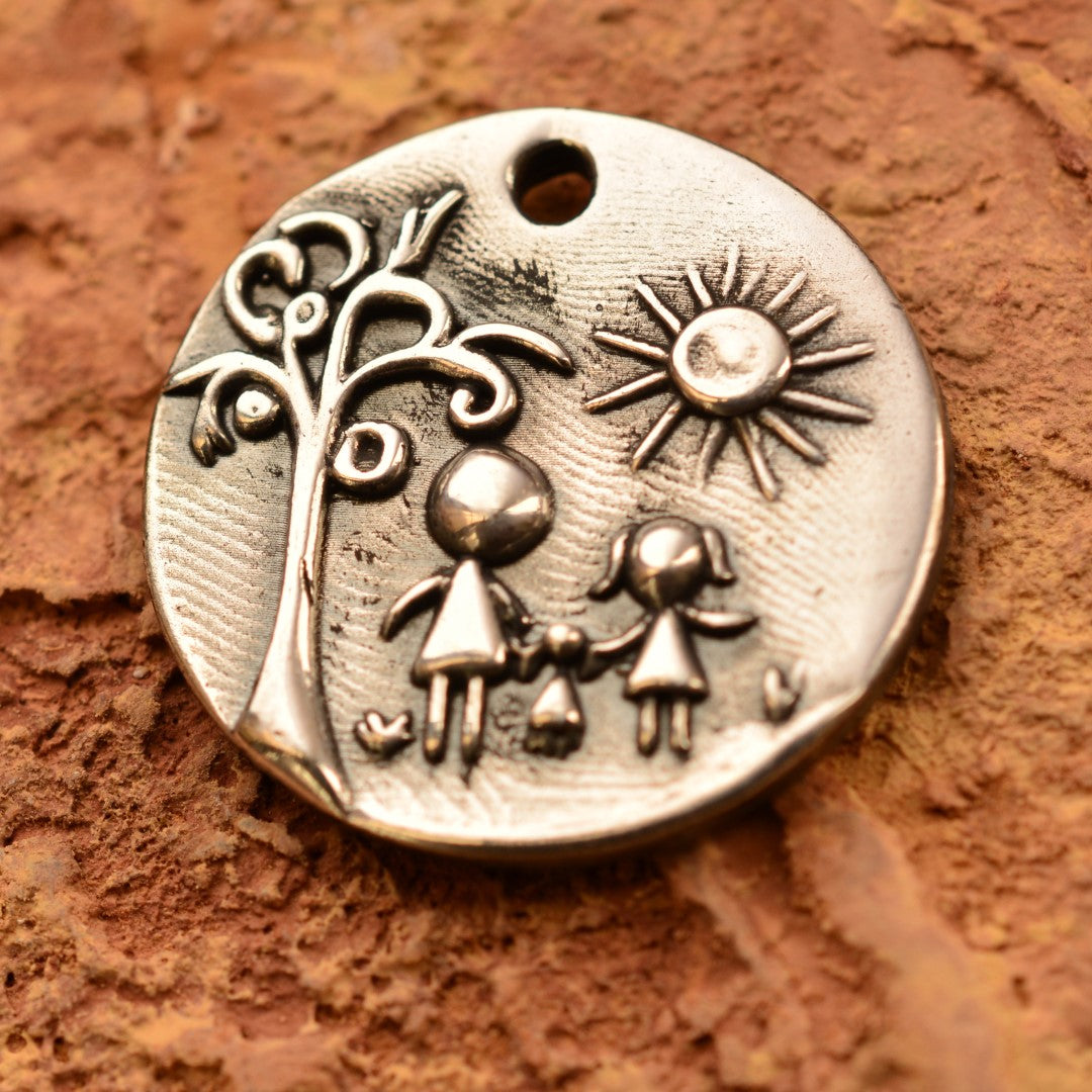 „Familie“ – Anhänger aus 925er Silber, Talisman für Liebe, familiäre Verbundenheit und die Verbindung zwischen den Generationen, skulpturaler Schmuck im Boho-Stil | Art Diva