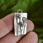 925er Silberanhänger „Drei Calla-Blüten“ – Symbol für Weiblichkeit, Schönheit und Harmonie | Talisman für Freundschaft und Verbundenheit | Art Diva