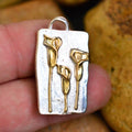 925er Silberanhänger „Drei Calla-Blüten mit goldenen Akzenten“ | Boho – Rustikal – Skulpturaler Schmuck | Handgefertigt | Art Diva