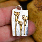 925er Silberanhänger „Drei Calla-Blüten mit goldenen Akzenten“ | Boho – Rustikal – Skulpturaler Schmuck | Handgefertigt | Art Diva