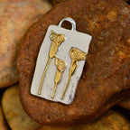 925er Silberanhänger „Drei Calla-Blüten mit goldenen Akzenten“ | Boho – Rustikal – Skulpturaler Schmuck | Handgefertigt | Art Diva