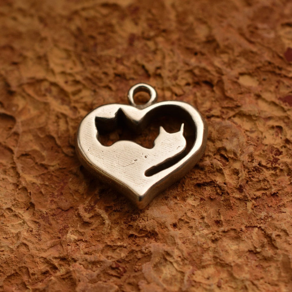 „Yin-Yang-Katzen“-Anhänger aus 925er Silber – Symbol für Katzenliebe und Harmonie, Skulpturenschmuck im Boho- und rustikalen Stil | Art Diva