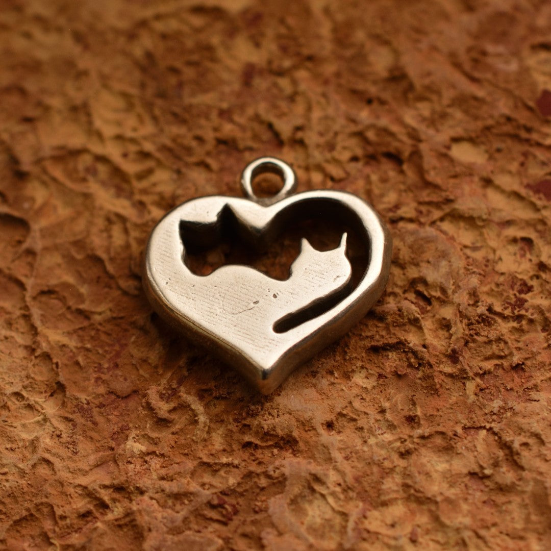 „Yin-Yang-Katzen“-Anhänger aus 925er Silber – Symbol für Katzenliebe und Harmonie, Skulpturenschmuck im Boho- und rustikalen Stil | Art Diva