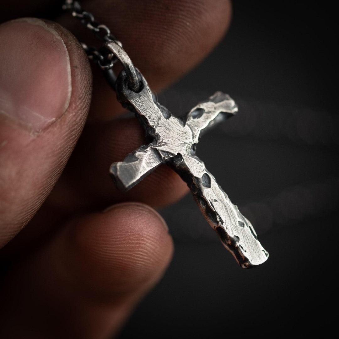 Stilvoller Herren-Kreuzanhänger aus 925er Silber – Symbol für Stärke und Charakter, handgefertigtes Geschenk für den Partner oder Ehemann | Art Diva