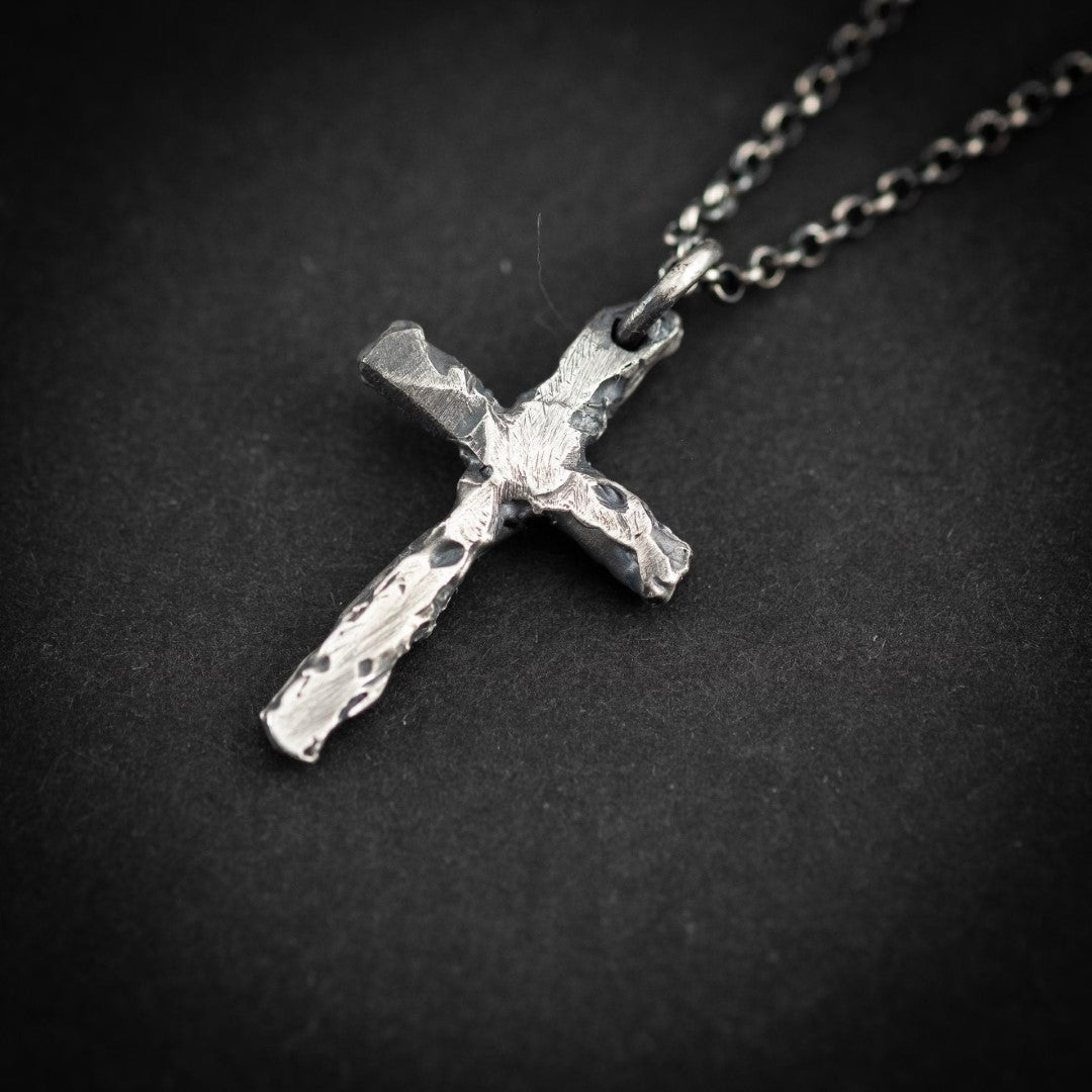 Stilvoller Herren-Kreuzanhänger aus 925er Silber – Symbol für Stärke und Charakter, handgefertigtes Geschenk für den Partner oder Ehemann | Art Diva
