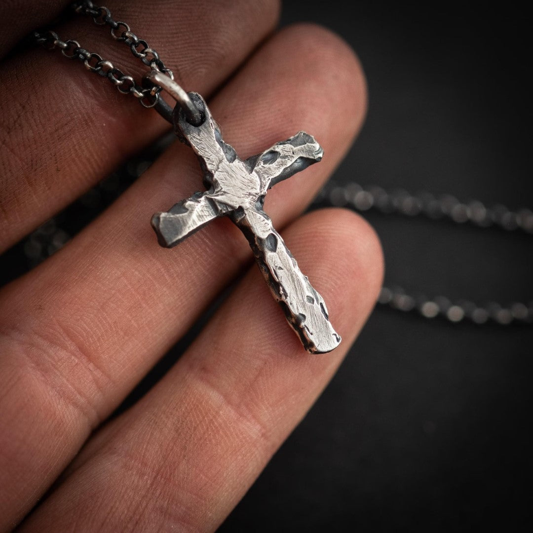 Stilvoller Herren-Kreuzanhänger aus 925er Silber – Symbol für Stärke und Charakter, handgefertigtes Geschenk für den Partner oder Ehemann | Art Diva