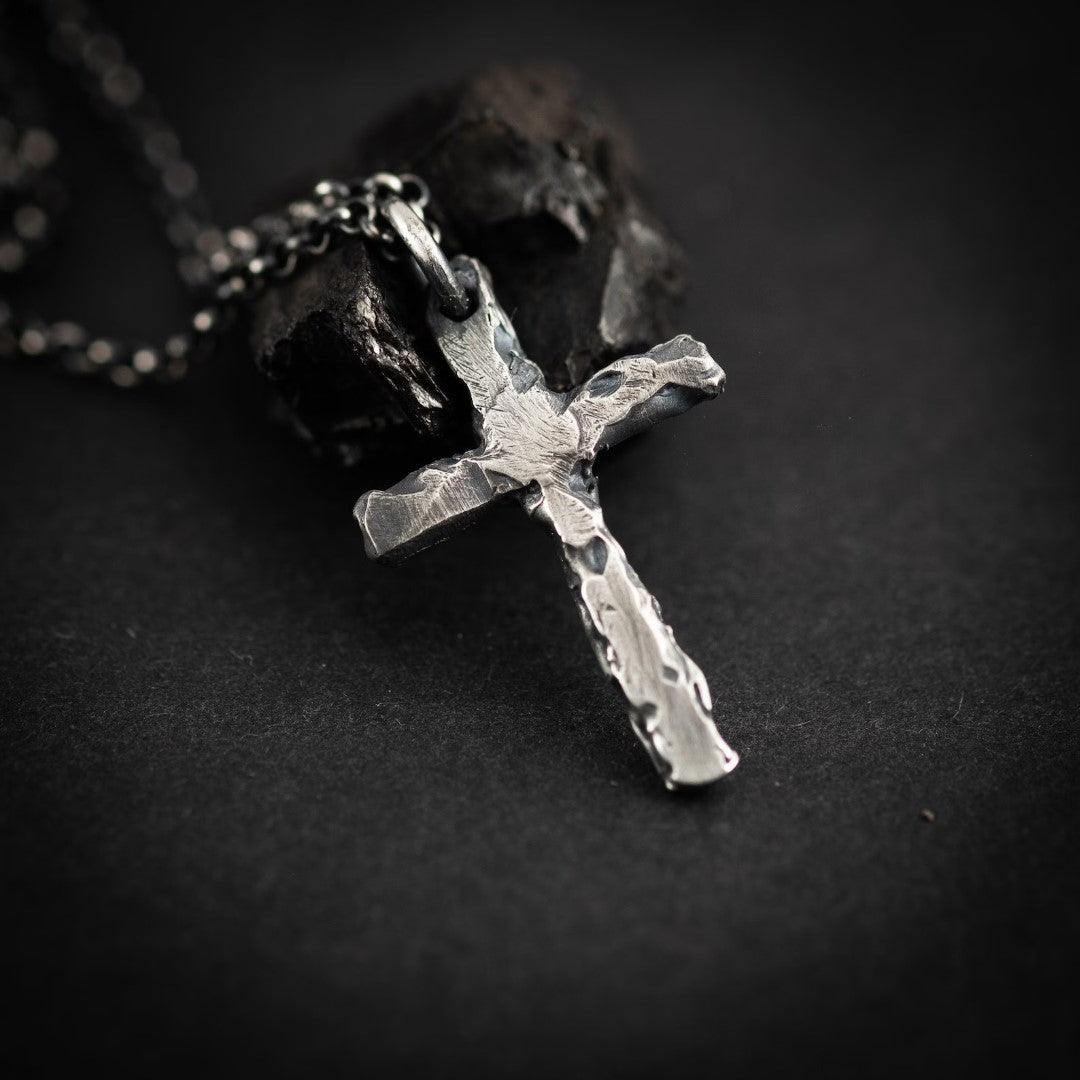 Stilvoller Herren-Kreuzanhänger aus 925er Silber – Symbol für Stärke und Charakter, handgefertigtes Geschenk für den Partner oder Ehemann | Art Diva
