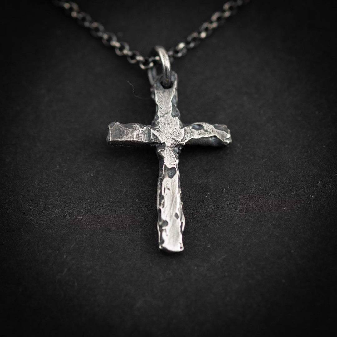 Stilvoller Herren-Kreuzanhänger aus 925er Silber – Symbol für Stärke und Charakter, handgefertigtes Geschenk für den Partner oder Ehemann | Art Diva