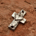925er Silberanhänger „Kreuz mit Herz“ – handgefertigter Boho-Talisman für Glaube und Liebe, skulpturales Schmuckstück und Geschenk für Mutter, Tochter oder Freundin | Art Diva