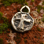 925er Silberanhänger mit Reliefkreuz – handgefertigter Boho-Talisman für Glauben und spirituelle Kraft, skulpturales Schmuckstück und Geschenk für Mutter, Tochter oder Freundin | Art Diva