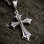 „Kreuz des Glaubens“-Anhänger für Herren aus 925er Silber – groß und massiv, Symbol für spirituelle Stärke und Schutz | Art Diva