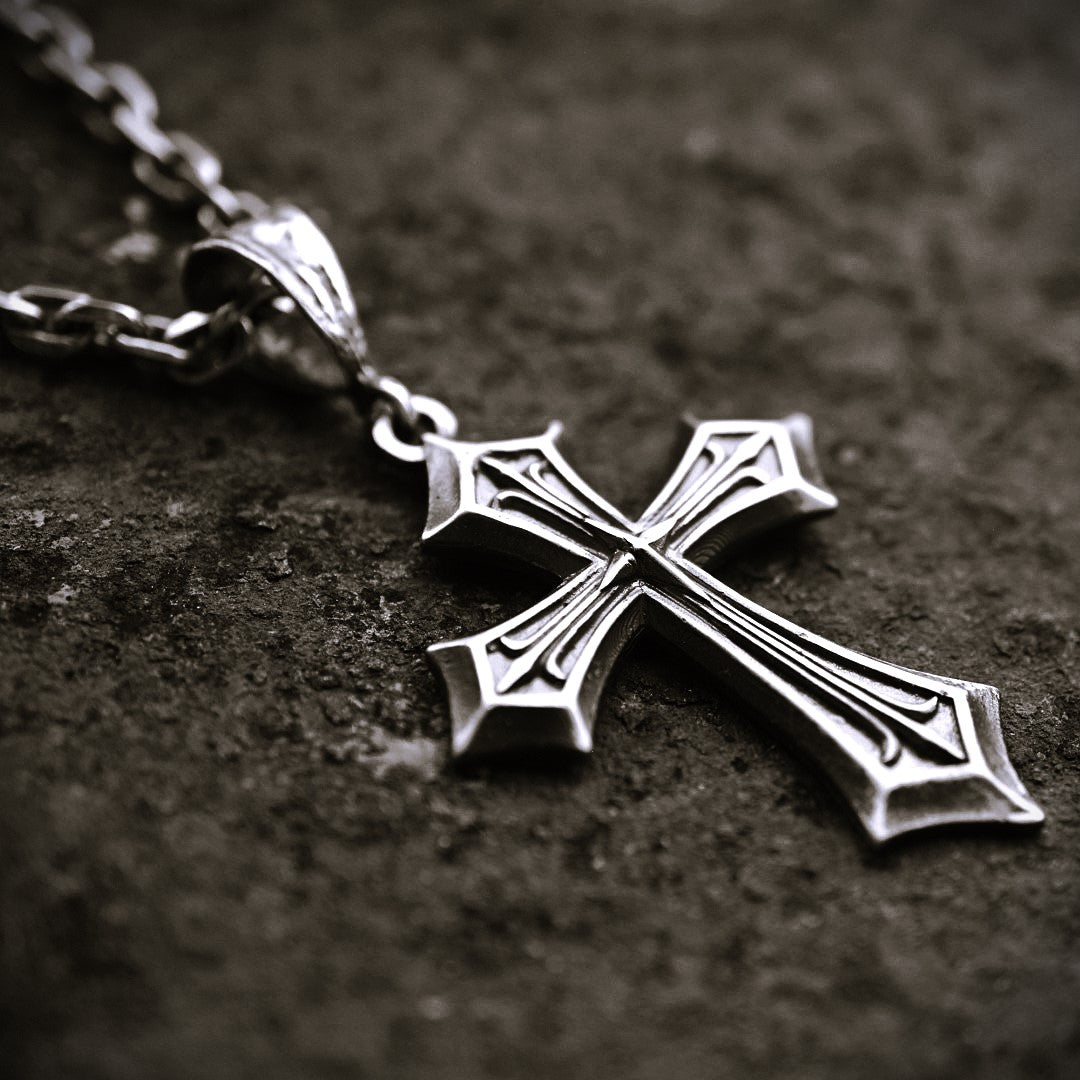 „Kreuz des Glaubens“-Anhänger für Herren aus 925er Silber – groß und massiv, Symbol für spirituelle Stärke und Schutz | Art Diva