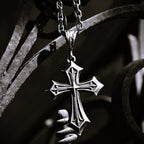 „Kreuz des Glaubens“-Anhänger für Herren aus 925er Silber – groß und massiv, Symbol für spirituelle Stärke und Schutz | Art Diva