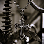 „Kreuz des Glaubens“-Anhänger für Herren aus 925er Silber – groß und massiv, Symbol für spirituelle Stärke und Schutz | Art Diva