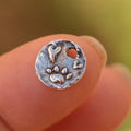 Pfotenabdruck-Anhänger mit Herz aus 925er Silber – Talisman für Liebe und Treue, handgefertigt im Boho-Stil, für Hunde- und Katzenliebhaber | Art Diva