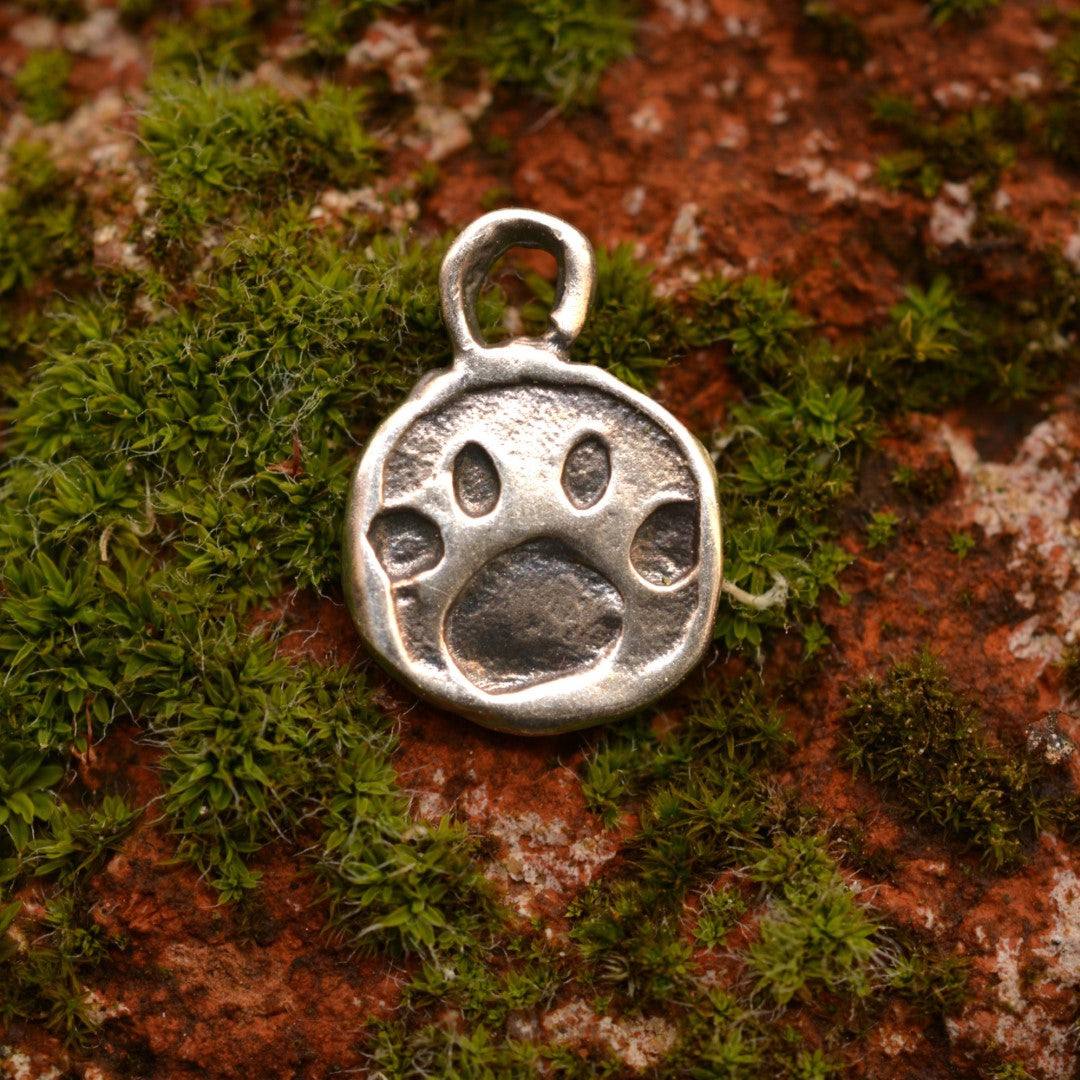 925er Silberanhänger „Pfote“ – handgefertigter Boho-Talisman für Tierliebe, skulpturales Schmuckstück und Geschenk für Hunde- oder Katzenliebhaber | Art Diva
