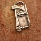 „Gesicht der Muse“ – Anhänger aus 925er Silber, handgefertigter Skulpturenschmuck für kreative Seelen im Boho- und rustikalen Stil | Art Diva