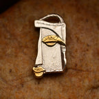 „Gesicht der Muse“ – Anhänger aus 925er Silber mit goldfarbenen Akzenten, Symbol für Inspiration, Kreativität, Selbstvertrauen und innere Stärke, Skulpturenschmuck im Boho- und rustikalen Stil | Art Diva