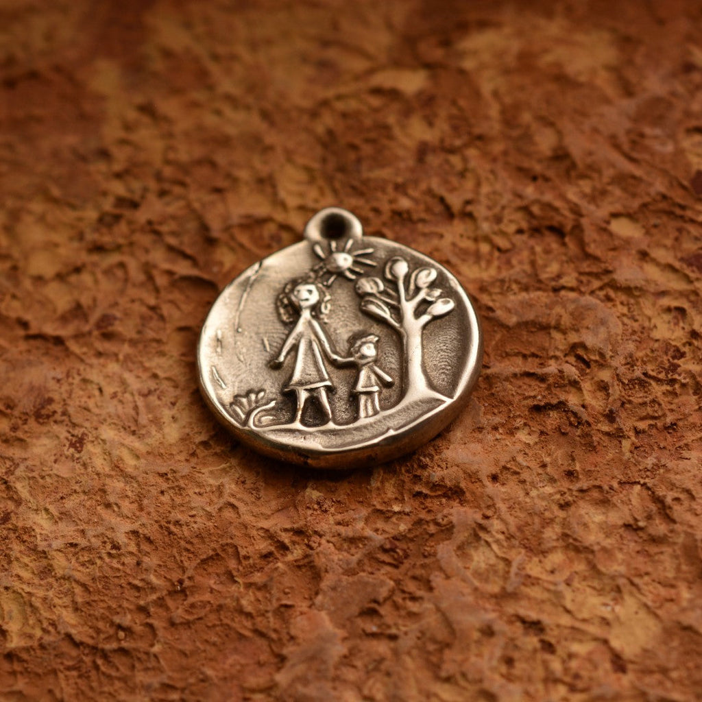 „Mutter und Kind“ – handgefertigter Anhänger aus 925er Silber, Talisman für Liebe und familiäre Verbundenheit, skulpturaler Schmuck im Boho-Stil | Art Diva