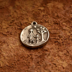 „Mutter und Kind“ – handgefertigter Anhänger aus 925er Silber, Talisman für Liebe und familiäre Verbundenheit, skulpturaler Schmuck im Boho-Stil | Art Diva