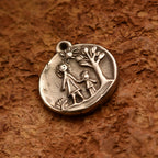 „Mutter und Kind“ – handgefertigter Anhänger aus 925er Silber, Talisman für Liebe und familiäre Verbundenheit, skulpturaler Schmuck im Boho-Stil | Art Diva