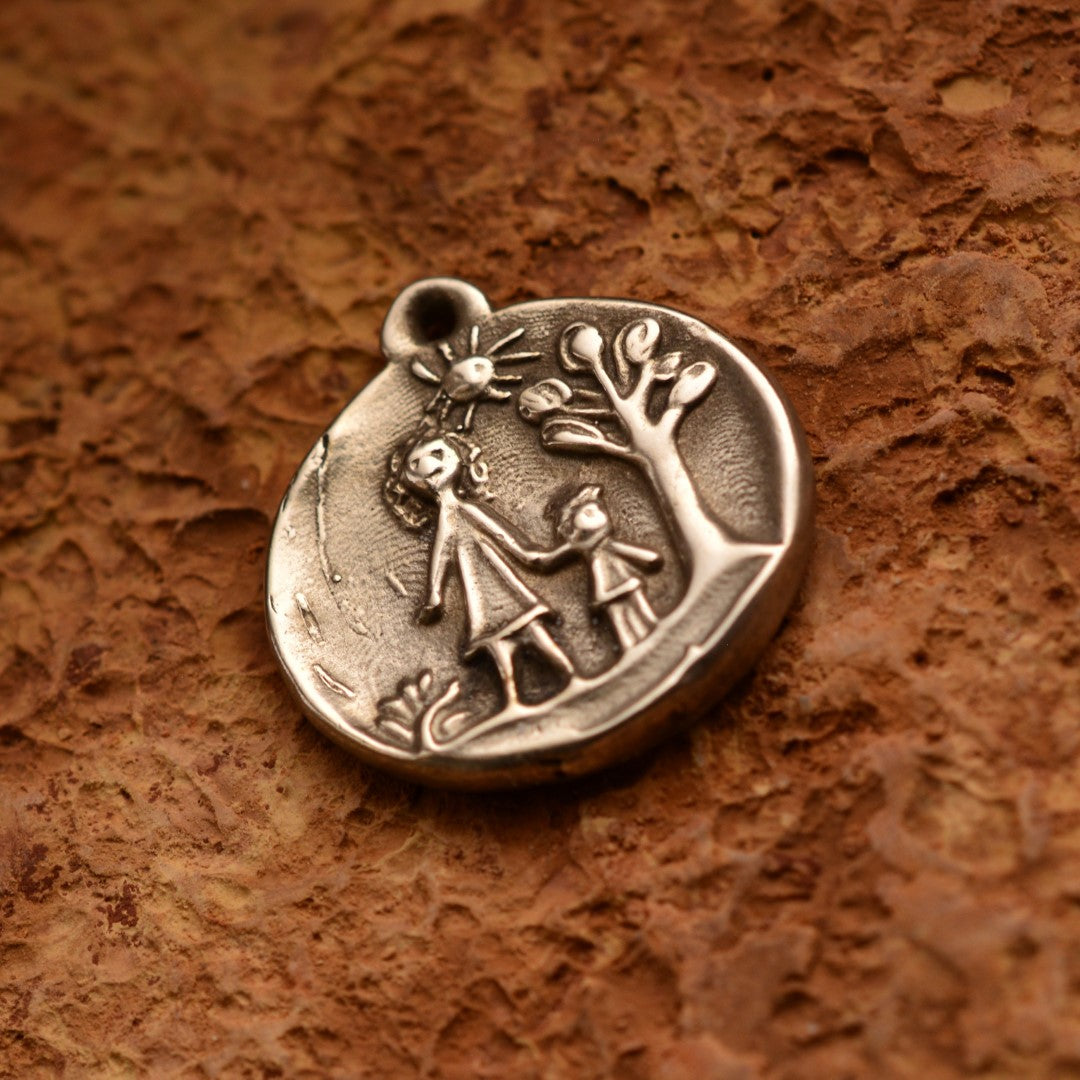 „Mutter und Kind“ – handgefertigter Anhänger aus 925er Silber, Talisman für Liebe und familiäre Verbundenheit, skulpturaler Schmuck im Boho-Stil | Art Diva