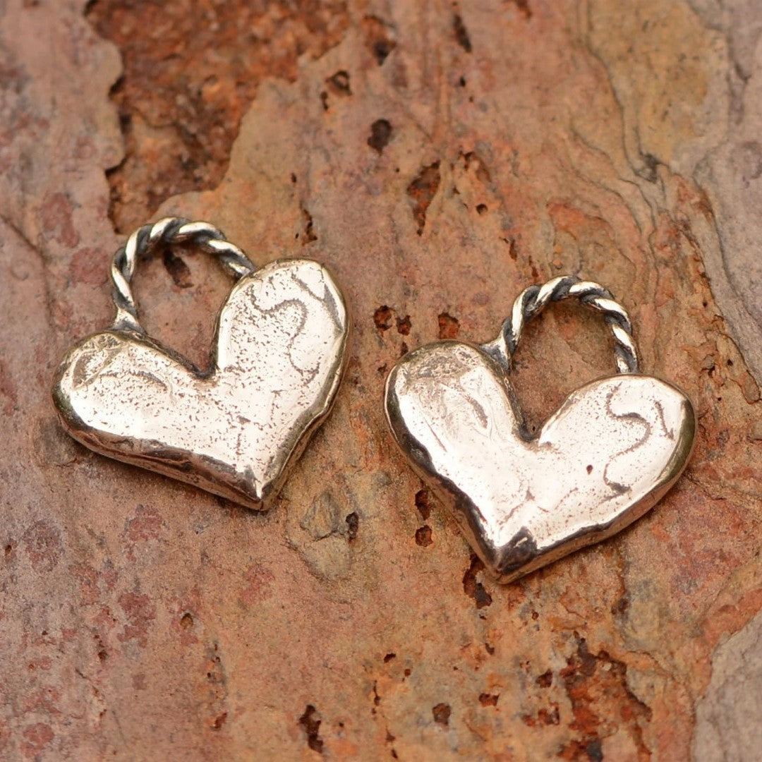 Kleines Herz mit gedrehter Öse – Anhänger aus 925er Silber | Symbol für Liebe & Verbundenheit | Art Diva