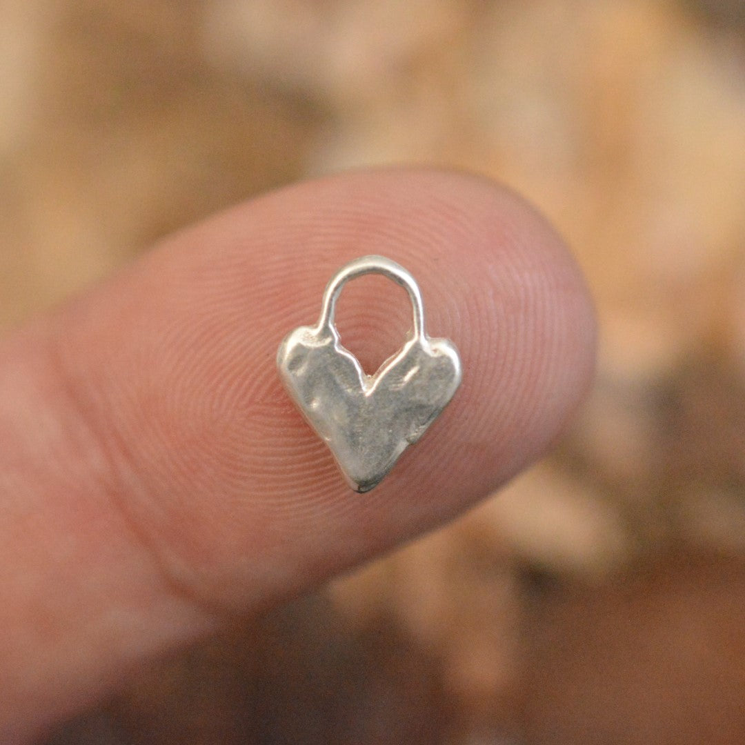 „Kleines Herz“-Liebesanhänger aus 925er Silber – Talisman für Liebe und Verbundenheit, handgefertigt im Boho-Stil | Art Diva