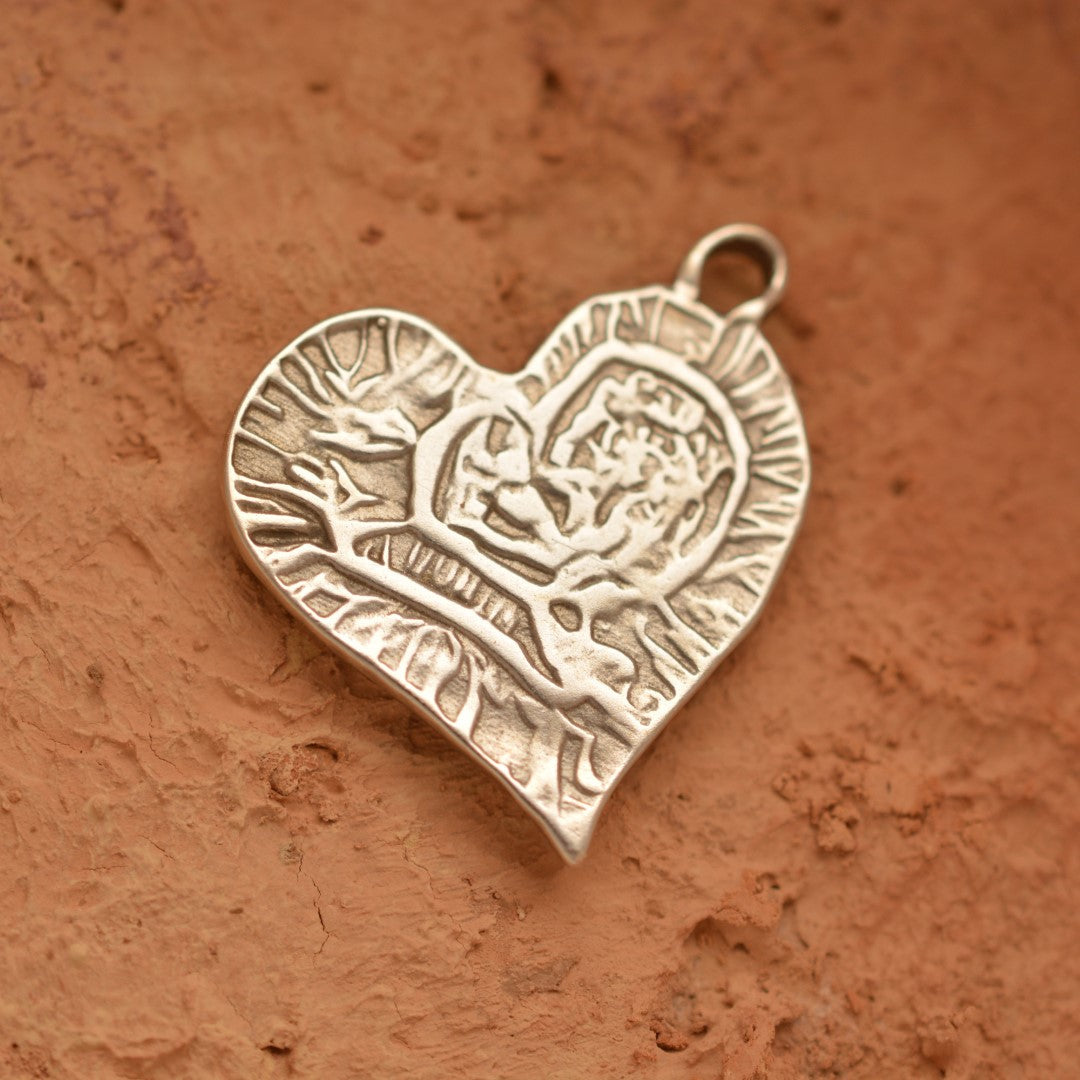 925er Silberschmuck – Anhänger „Mama, Papa und ich“, drei Herzen in einem | Handgefertigter Boho-Talisman für Liebe und Verbundenheit, skulpturales Schmuckstück | Art Diva