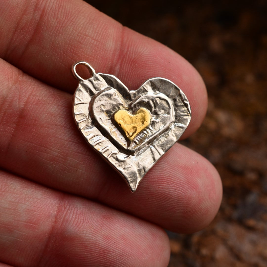 925er Silberanhänger „Mama, Papa und ich“ mit goldenen Akzenten | Amulett und Talisman für Liebe und familiäre Verbundenheit | Art Diva