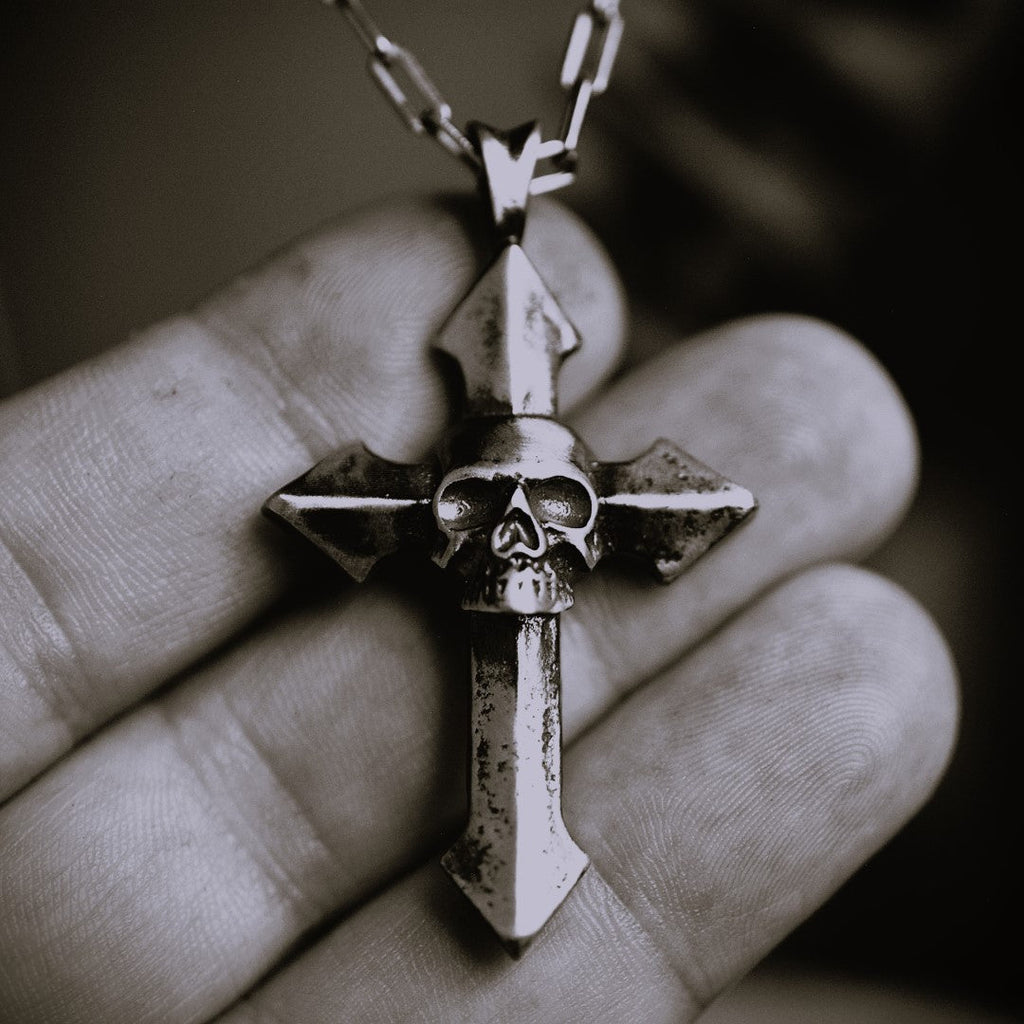 „Memento Mori“-Kreuzanhänger für Herren aus 925er Silber – Symbol für Tod und Ewigkeit | Art Diva