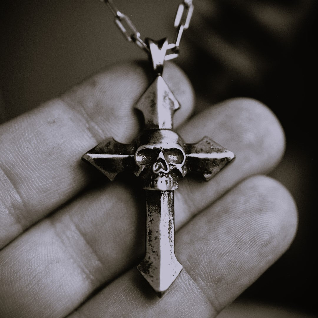 „Memento Mori“-Kreuzanhänger für Herren aus 925er Silber – Symbol für Tod und Ewigkeit | Art Diva