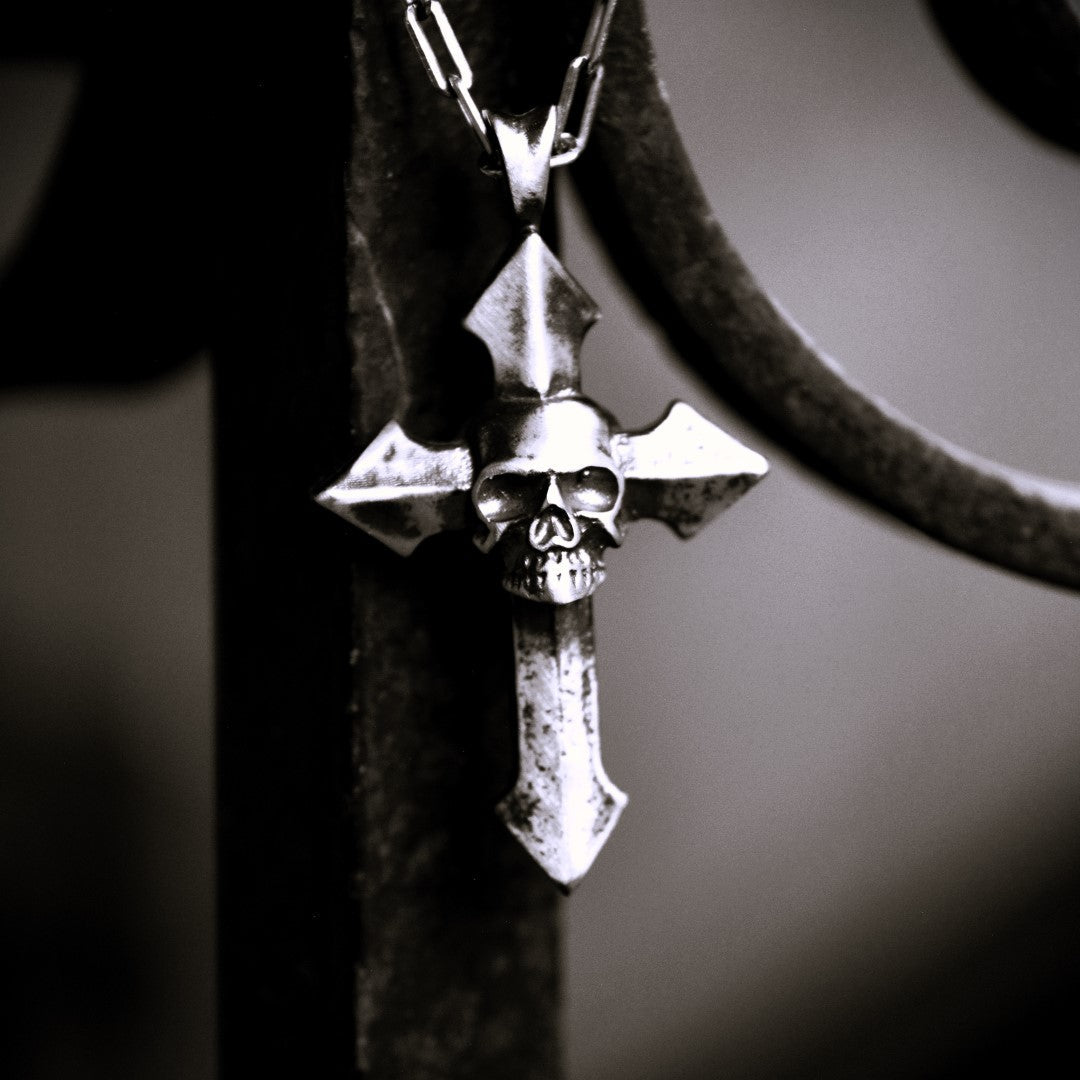 „Memento Mori“-Kreuzanhänger für Herren aus 925er Silber – Symbol für Tod und Ewigkeit | Art Diva