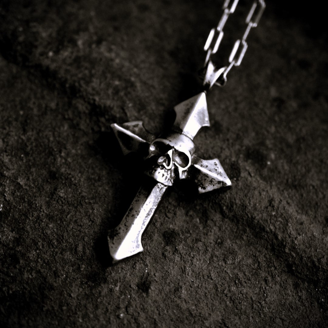 „Memento Mori“-Kreuzanhänger für Herren aus 925er Silber – Symbol für Tod und Ewigkeit | Art Diva