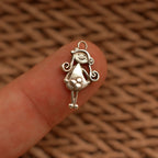 „Mädchen mit Blume“ – Anhänger aus 925er Silber, Talisman für Liebe und Erinnerung, Geschenk für Schwester, Freundin oder von der Tochter für die Mutter | Art Diva