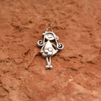 „Mädchen mit Blume“ – Anhänger aus 925er Silber, Talisman für Liebe und Erinnerung, Geschenk für Schwester, Freundin oder von der Tochter für die Mutter | Art Diva