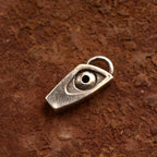 „Auge des Schutzes“ – Anhänger aus 925er Silber, Talisman für Schutz und Intuition, Skulpturenschmuck im Boho- und rustikalen Stil | Art Diva
