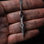Dolch-Anhänger aus 925er Silber – Herrenanhänger als Symbol für Stärke und Schutz, handgefertigtes rustikales Skulpturenschmuckstück | Art Diva
