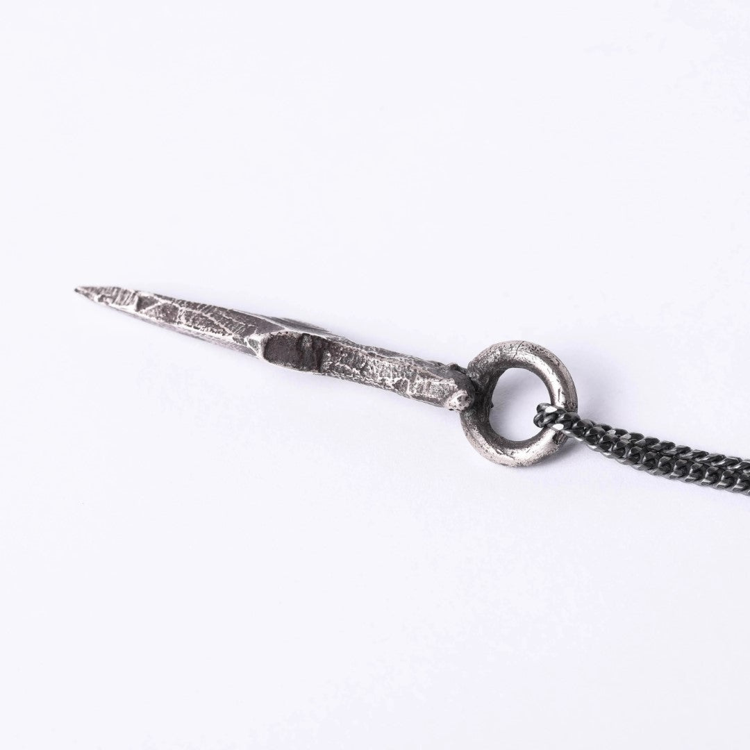 Dolch-Anhänger aus 925er Silber – Herrenanhänger als Symbol für Stärke und Schutz, handgefertigtes rustikales Skulpturenschmuckstück | Art Diva