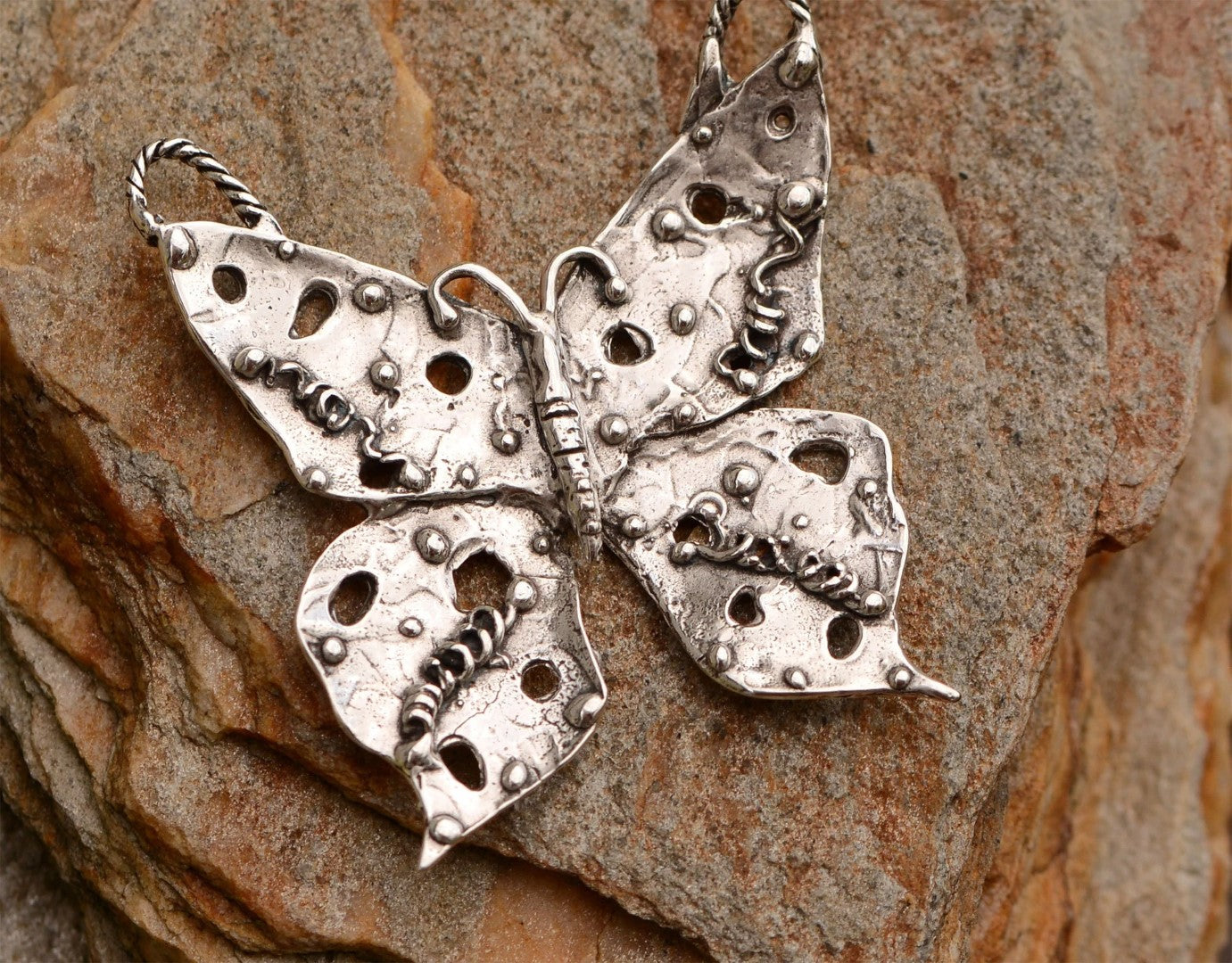 „Schmetterling der Verwandlung“-Anhänger aus 925er Silber – Talisman für Freiheit, Neuanfang, inneres Erwachen und weibliche Energie im Boho-Rustik-Stil | Art Diva