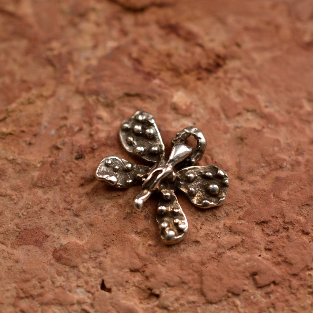 925er Silberanhänger „Kleiner Schmetterling“ – handgefertigter Boho-Talisman für Wandel und Leichtigkeit, skulpturales Schmuckstück und Geschenk für Mutter, Tochter oder Freundin | Art Diva