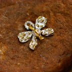 925er Silberanhänger „Kleiner Schmetterling“ mit goldenen Akzenten – Talisman für Wandel und Leichtigkeit, handgefertigt im Boho- und rustikalen Stil | Art Diva