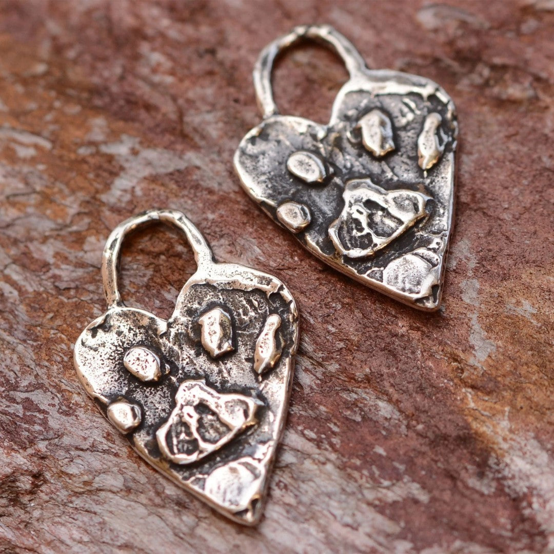 Herz-Anhänger mit Pfote aus 925er Silber – Talisman für Tierliebe, Schmuckstück im Boho- und rustikalen Stil, ideales Geschenk für Mutter, Tochter oder Freundin | Art Diva