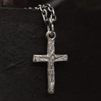 „Kreuzigung“-Kreuzanhänger für Herren mit Jesus-Christus-Relief aus 925er Sterlingsilber – handgefertigt | Art Diva