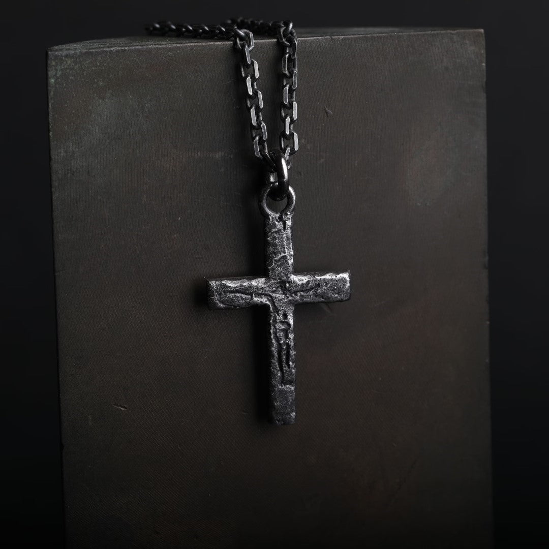 „Kreuzigung“-Kreuzanhänger für Herren aus 925er Sterlingsilber mit Jesus Christus – handgefertigt | Art Diva