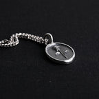 „Memento Vivere“-Rosen-Anhänger aus 925er Silber – handgefertigter skulpturaler Kunstschmuck als Talisman für Liebe, Schönheit und Vergänglichkeit | Art Diva