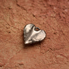 „Herz mit Engelsflügeln“-Anhänger aus 925er Silber – handgefertigter Talisman für Schutz und Liebe im künstlerischen Boho-Stil | Art Diva